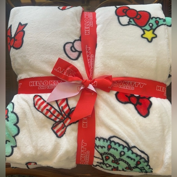 NWT Hello Kitty white candy cane Christmas wreath blanket size twin HTF - Picture 3 of 4